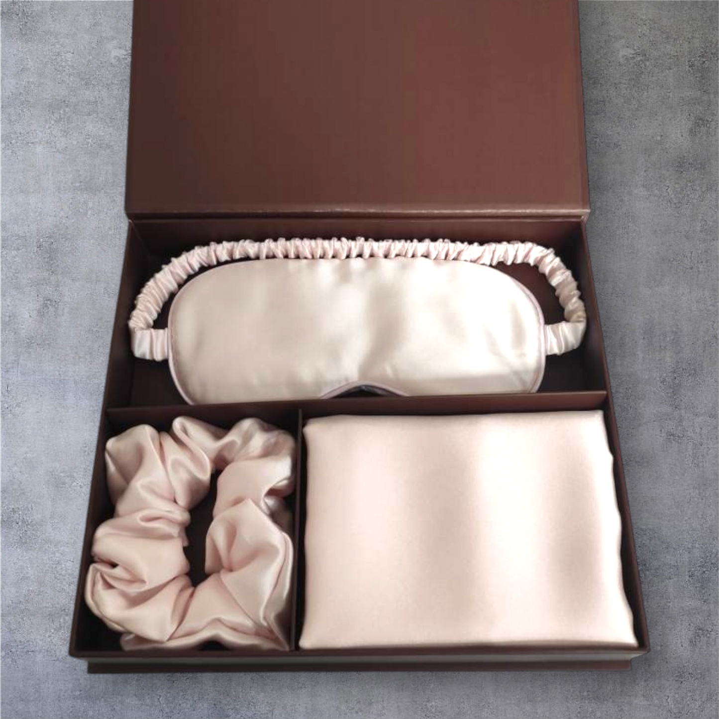 Mulberry silki gjafasett / 7 litir // Brúnn gjafakassi