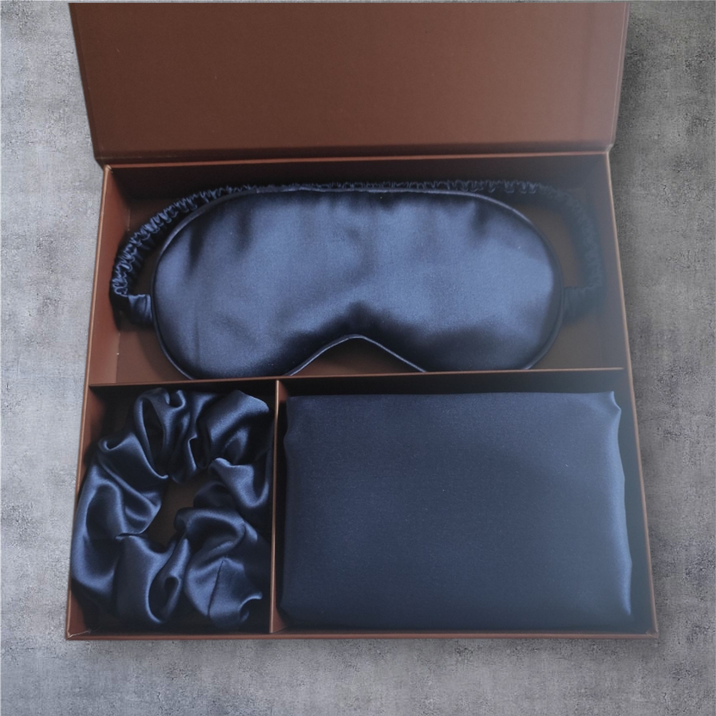 Mulberry silki gjafasett / 7 litir // Brúnn gjafakassi