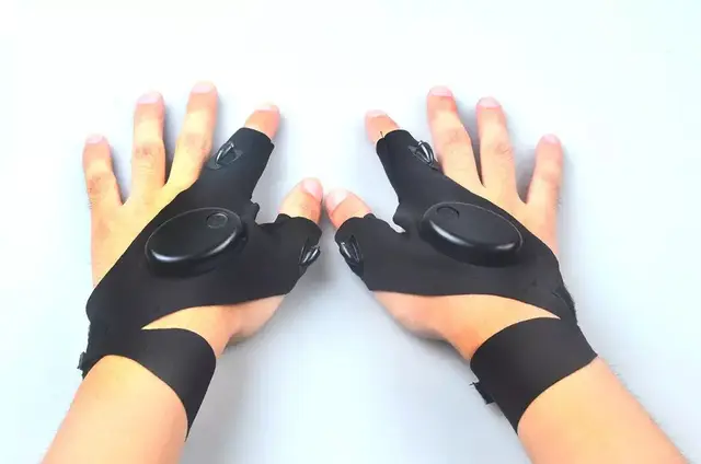 Fingravettlingur með lýsingu